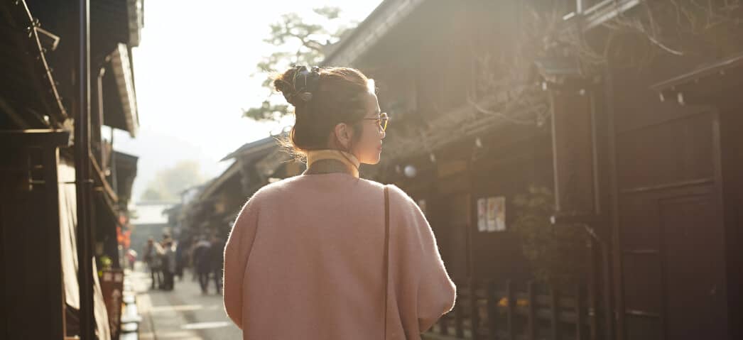 旅中の女性の画像